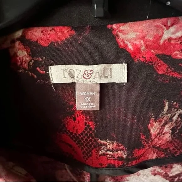 Cute, silky, mid weight floral bomber jacket. EUC. - Picture 2 of 2